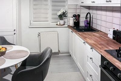 Apartament cu 3 camere semidecomandat în Gojdu