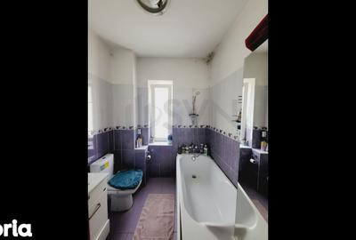 Casă cu 4 camere cu Teren 670 Mp în Central