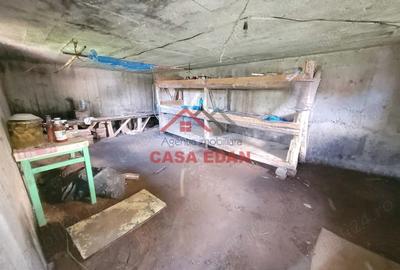 Casă cu 4 camere cu Teren 2284 Mp în Băicoi - 2