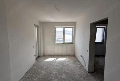 Apartament cu 3 camere semidecomandat în Florești