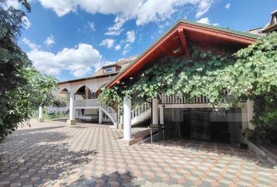 Casă cu 8 camere cu Teren 2235 Mp în Central - 2