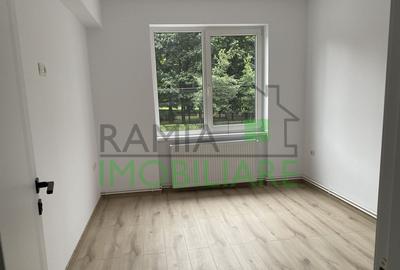 Apartament cu 4 camere decomandat în Tractorul - 4