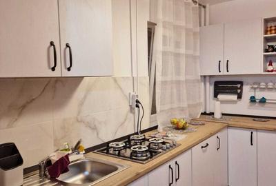Apartament cu 3 camere semidecomandat în Gorjului - 3