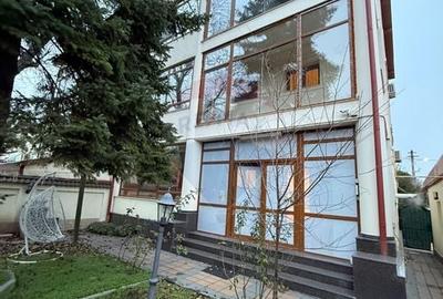 De inchiriat Casa / Vila 7 camere + curte zona Vatra Luminoasa - 42