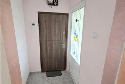 Apartament cu 3 camere decomandat în Tomis III - 8