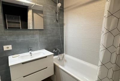 Apartament cu 4 camere semidecomandat, mobilat în Tractorul - 10