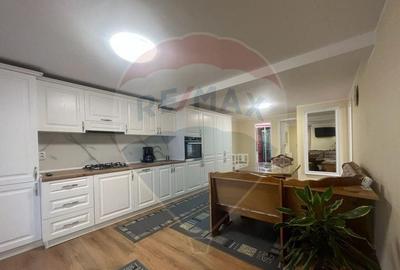 Apartament deosebit, situat la casa - zona Centrala - 3