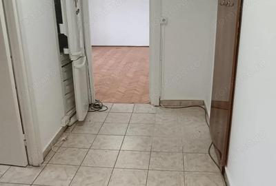 Apartament cu 4 camere semidecomandat în Dacia