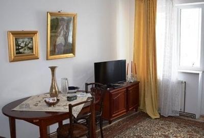 Apartament cu 3 camere decomandat, mobilat în Bușteni