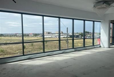 Spațiu comercial, de 2,750 mp, în Central - 8