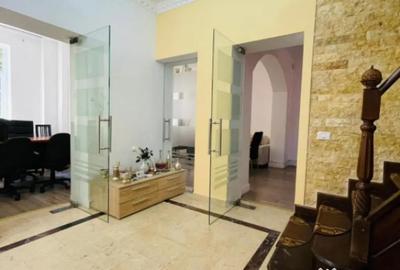 Casă cu 7 camere cu Teren 180 Mp în Parcul Carol - 10