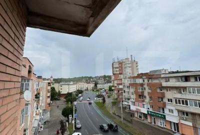 Apartament cu 3 camere decomandat în Turda