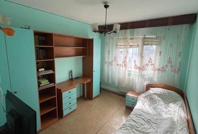 Apartament 3 camere decomandat Poarta 6 - 6