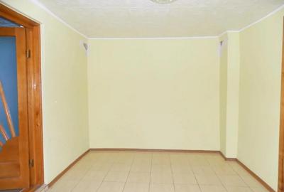 Casă cu 5 camere cu Teren 184 Mp în Central - 3