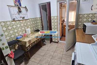 Apartament cu 2 camere decomandat în Micro 4 - 9