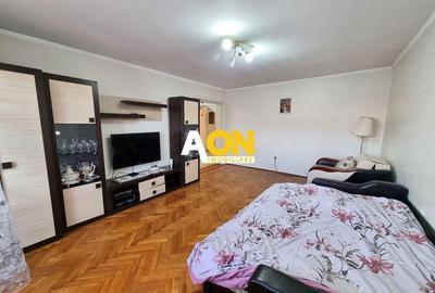 De inchiriat apartament 3 camere, zona Piata, Cetate - 2