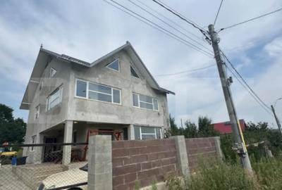 Casă cu 7 camere cu Teren 1000 Mp în Central - 2