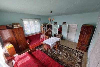 Casă cu 4 camere cu Teren 3077 Mp în Petrisat - 2