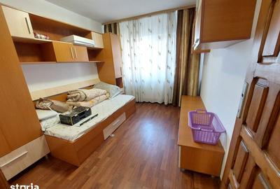 Apartament cu 4 camere decomandat în Micro 8 - 8
