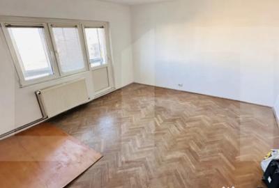 Apartament cu 3 camere decomandat în Micălaca