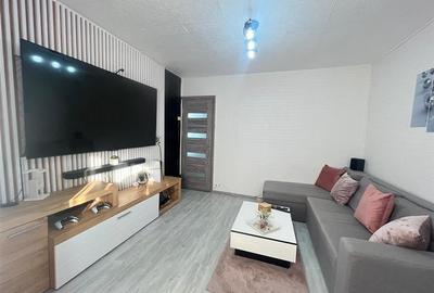 Apartament cu 3 camere decomandat, mobilat în Vasile Aaron