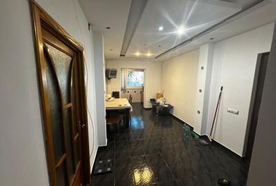 Vanzare apartament 3 camere Oltenitei Piata Sudului - 2