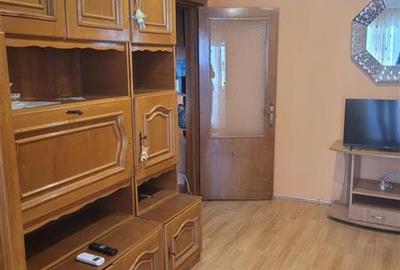 Apartament cu 3 camere semidecomandat, mobilat în Orizont