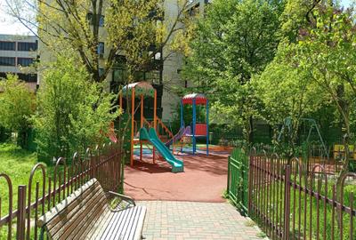 Garsonieră în Titan - 2