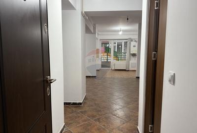 Apartament cu 3 camere de vanzare cu loc de parcare, Calea Barladului - 10