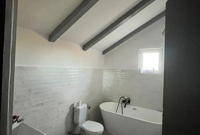 Apartament cu 4 camere decomandat în Zăvoi - 7