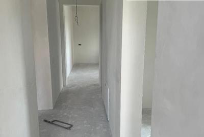 Apartament cu 3 camere în 1 Mai