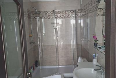 Casă cu 4 camere cu Canalizare în Central - 2