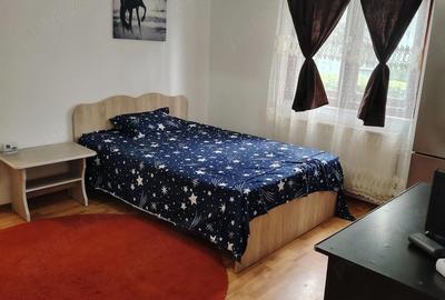 Apartament cu 2 camere semidecomandat în Micro 6 - 7