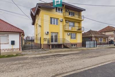 Casă individuală cu 12 camere cu Canalizare în Băile 1 Mai - 1