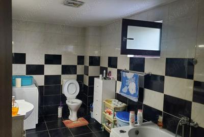 Casă cu 5 camere cu Teren 300 Mp în Valu lui Traian