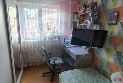 Apartament cu 3 camere semidecomandat, mobilat în Craiovița Nouă - 5