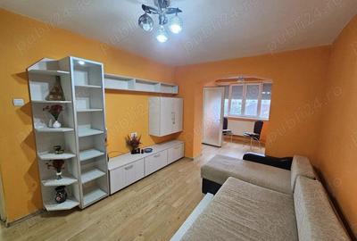 Apartament cu 3 camere semidecomandat în Central - 1