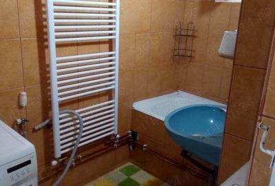Garsonieră decomandată în Podgoria - 2