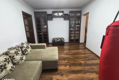 Apartament cu 4 camere semidecomandat în Central