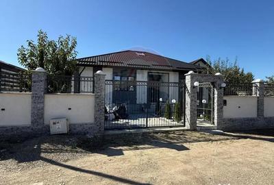 Casă cu 4 camere cu Teren 411 Mp în Est - 1