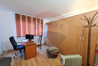 Apartament de inchiriat /Spatiu la parter - 3