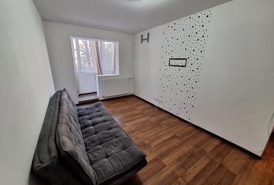 Apartament cu 3 camere semidecomandat, mobilat în Dacia