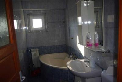 Apartament cu 3 camere decomandat în Văcăresti - 4
