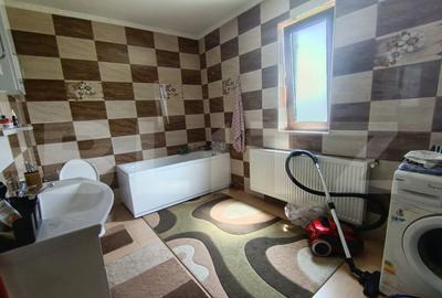 Casa de vanzare, cu 4 camere, 300 mp, zona exterior sud - 11