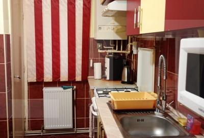 Apartament de vanzare, cu 3 camere, decomandat, 65 mp, cartierul Ciucului - 5