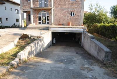 Casă cu 10 camere cu Teren 1500 Mp în Central - 8