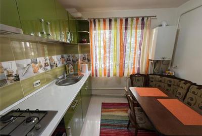 Apartament cu 3 camere semidecomandat, mobilat în Micro 3 - 8