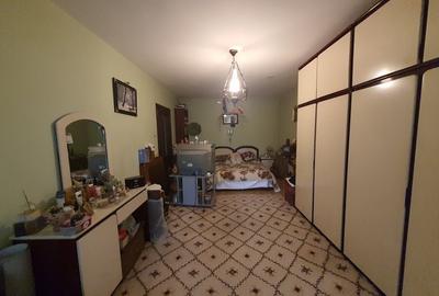 Casă cu 6 camere decomandat cu Canalizare în Ultracentral - 6