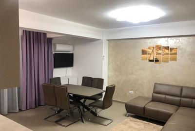 Apartament cu 3 camere decomandat, mobilat în Central