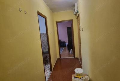 Apartament cu 3 camere decomandat, mobilat în Casa de Cultură